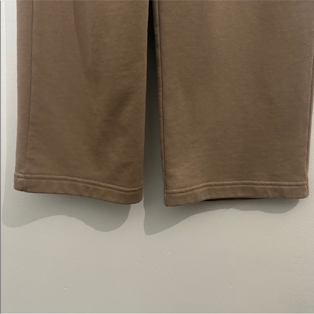 ALO Yoga Accolade Straight Leg Sweatpants in Gravel - Picture 7 of 8